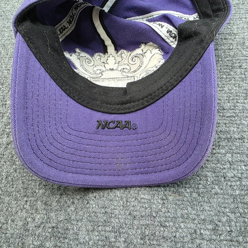 University of Washington Huskies Hat Cap Purple NCAA Crest Filigree‎ Embroidered